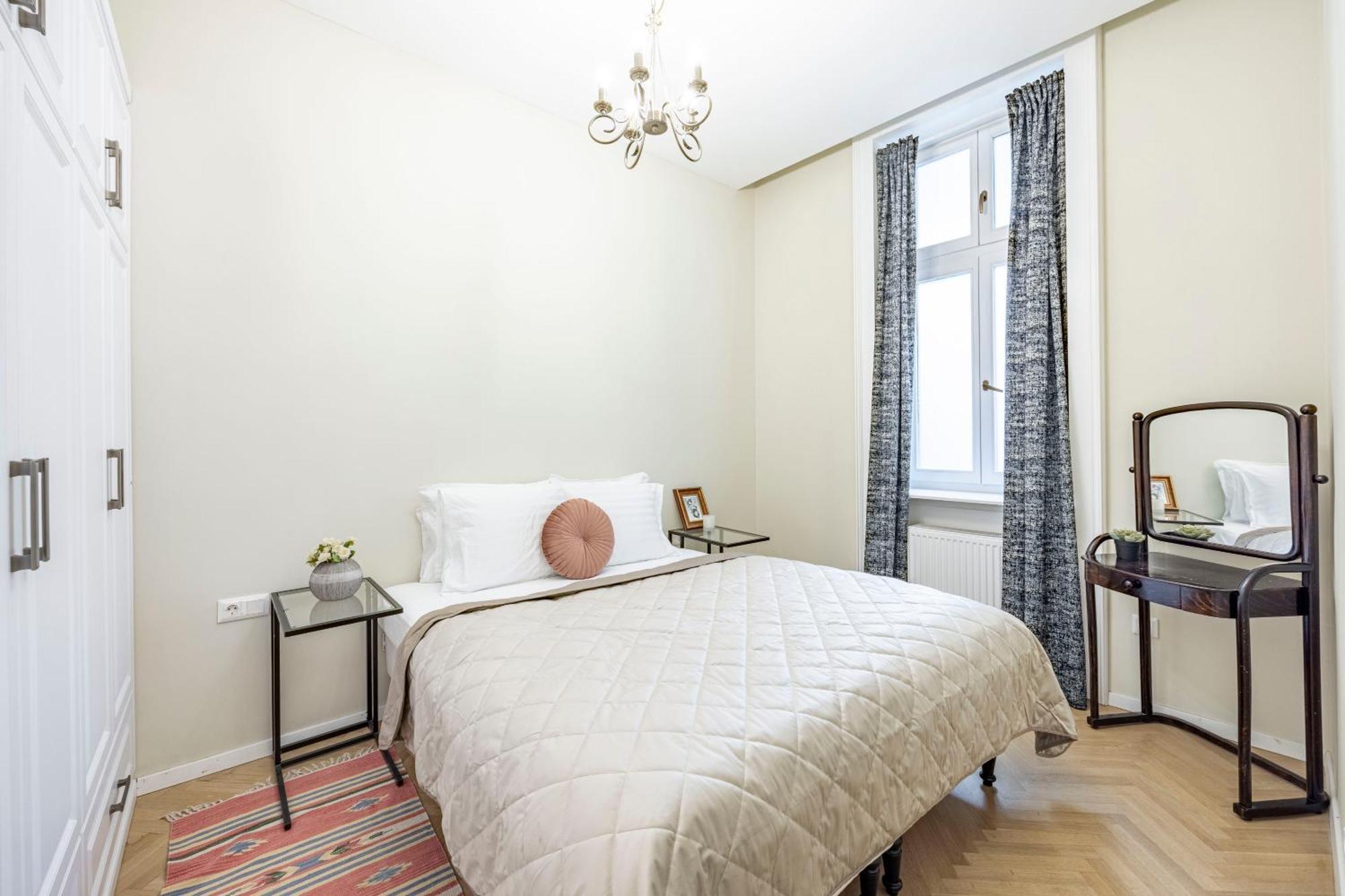Graceful & Cozy Dream Home Next To The Opera House, Budapest